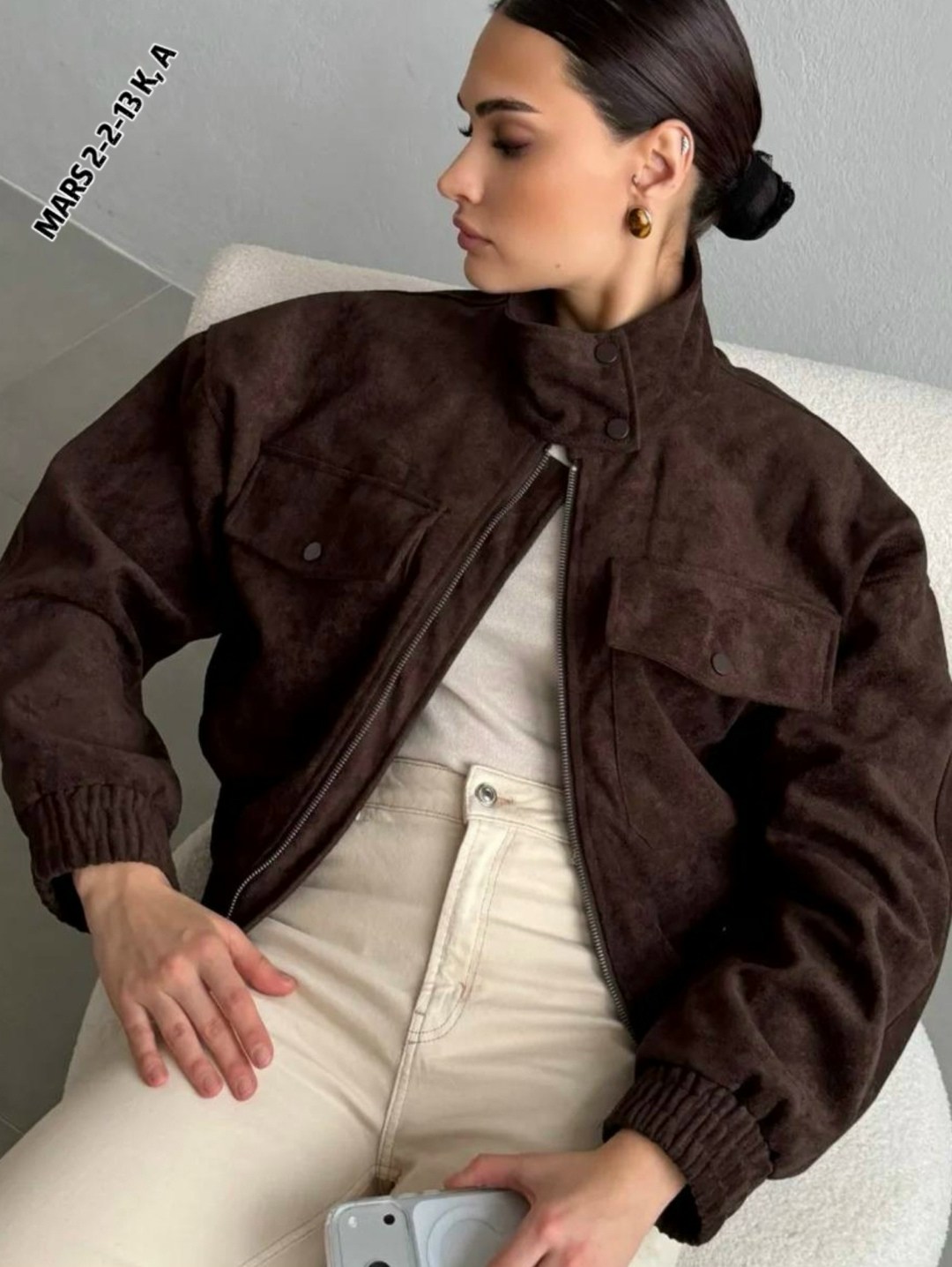 бомбер укороченный оверсайз замшевый куртка рабочего тренд saint shine,женская куртка бомбер из эко замши коричневого цвета,куртка бомбер,куртка замшевая,куртка замш