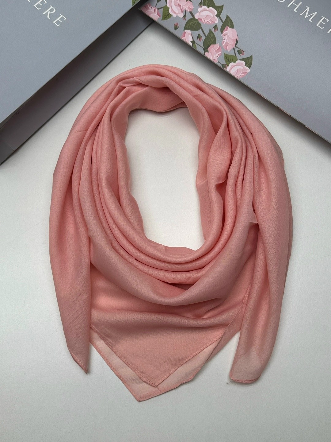 шелковый однотонный платок,платок женский однотонный 100*100 см арт. 1218461,платок однотонный,платок женский,однотонный женский платок