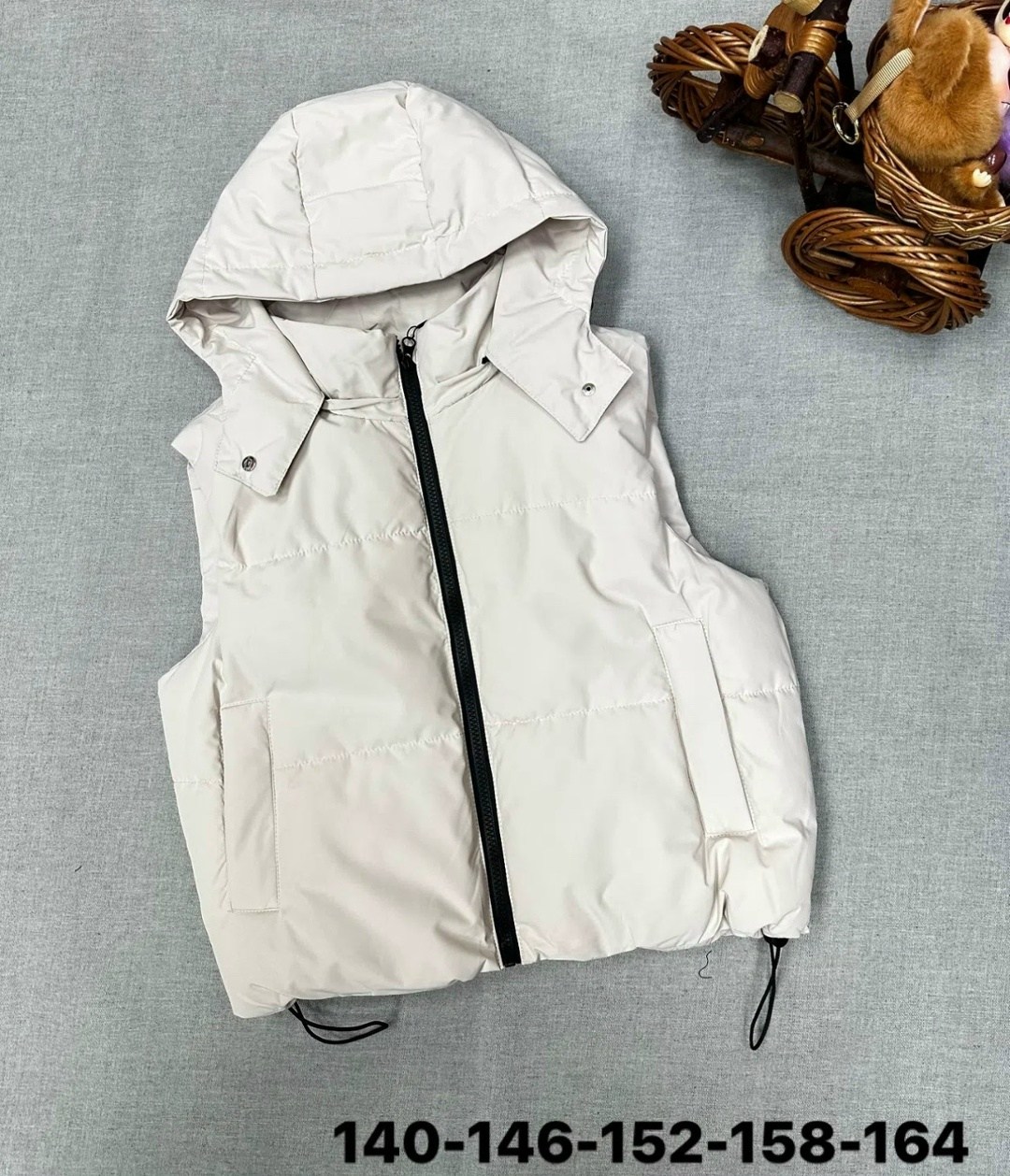 жилетка женская,жилетка,теплый жилет,женский жилет,жилетка с капюшоном