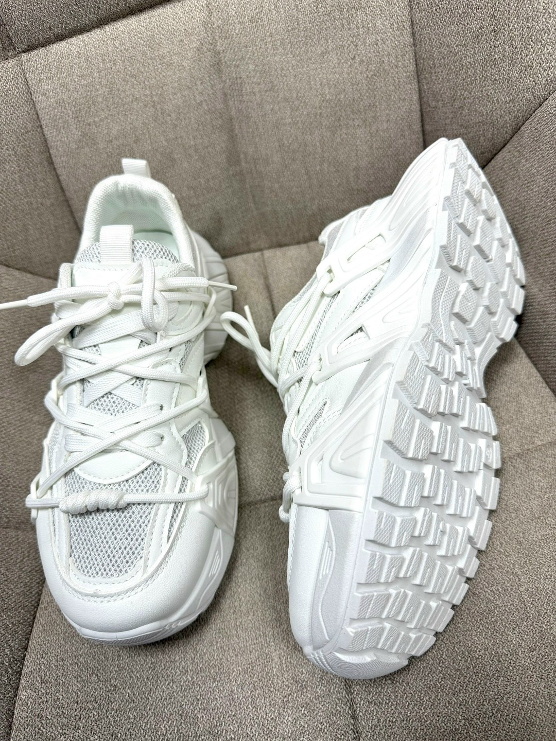 женские кроссовки,кроссовки мода,белые кроссовки,массивные кроссовки,женские массивные кроссовки