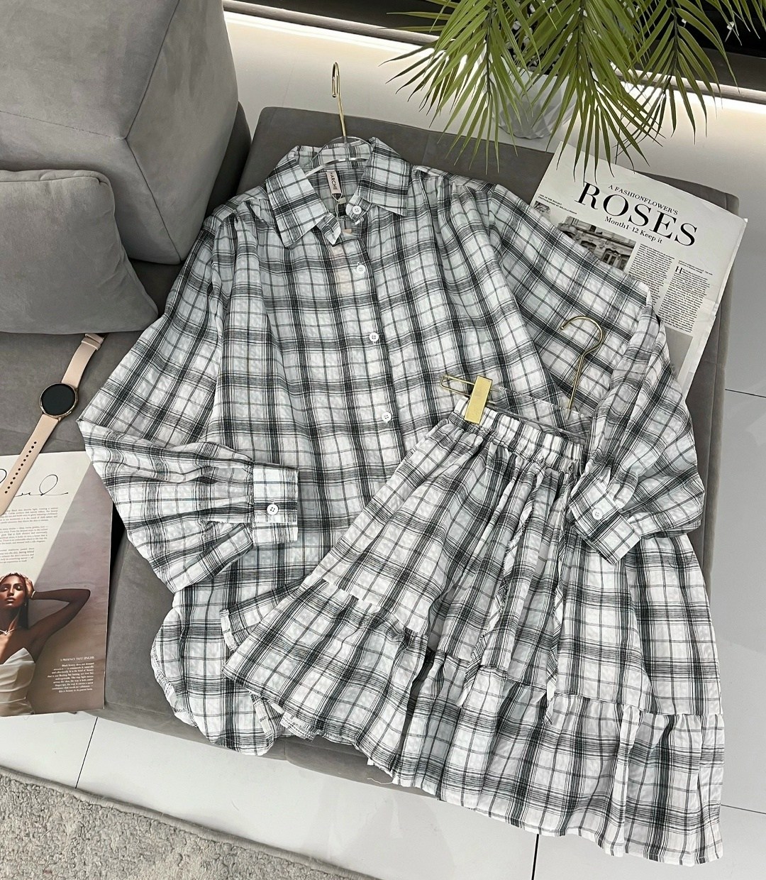 костюм с короткой юбкой и рубашкой в клетку,костюм в клетку с юбкой,костюм рубашка с юбкой,костюм в клетку,стильные костюмы