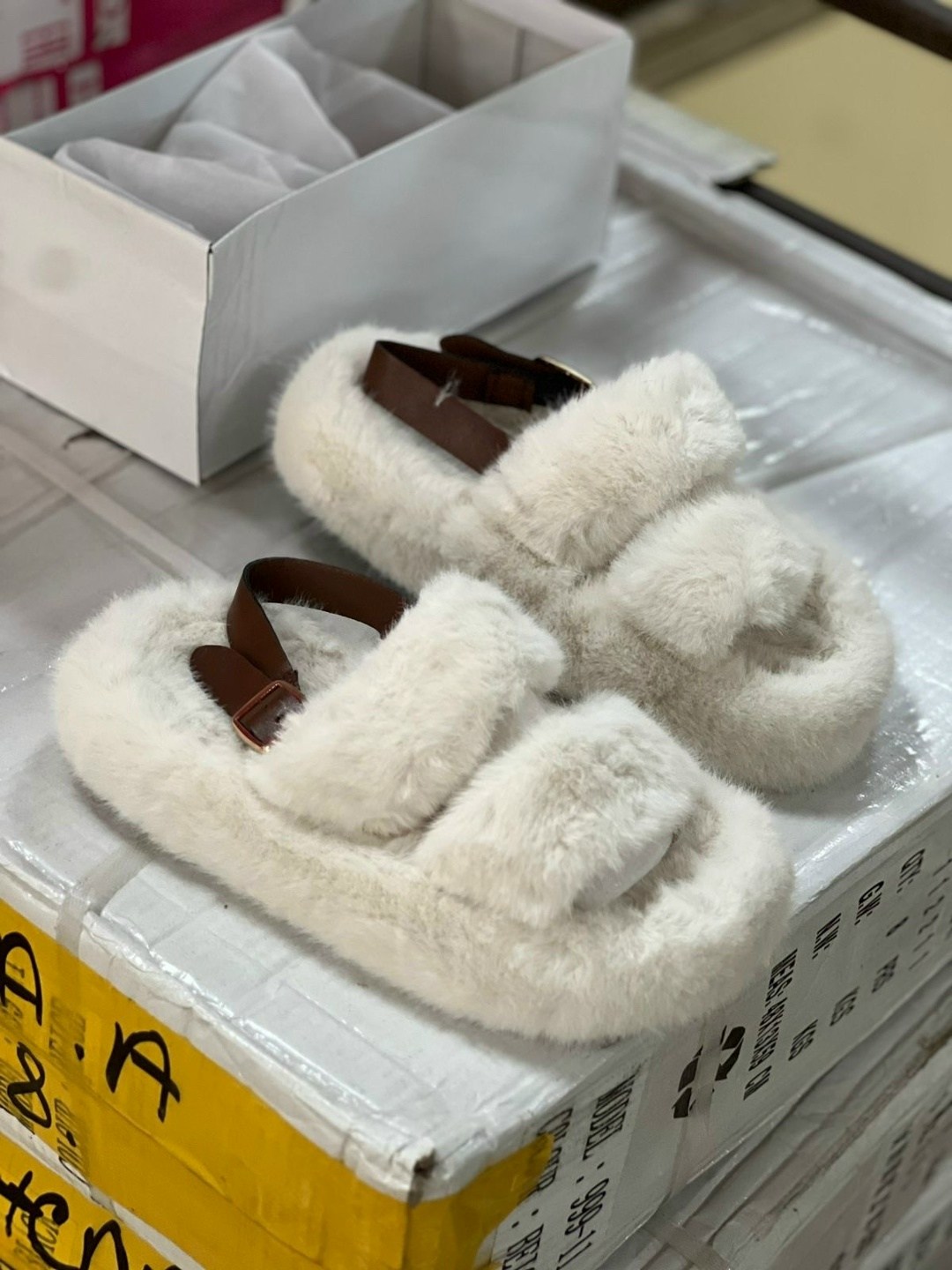 тапочки меховые,домашние меховые тапочки,пушистые тапочки,женские меховые тапочки,меховые тапки