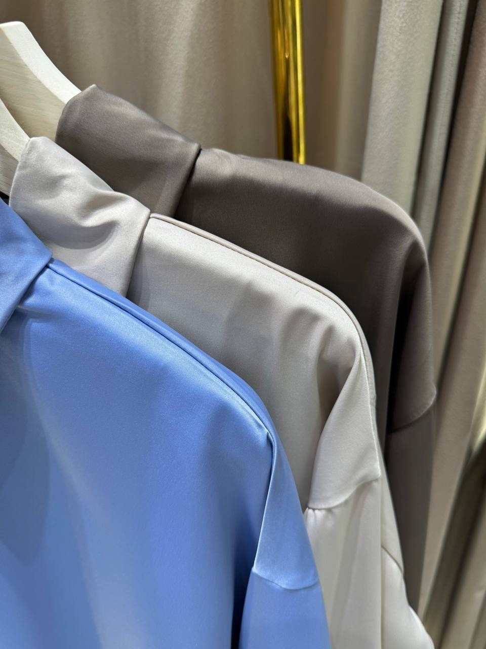 рубашка атласная,silk shirt outfit,шёлковая рубашка,женская блузка,женский стиль