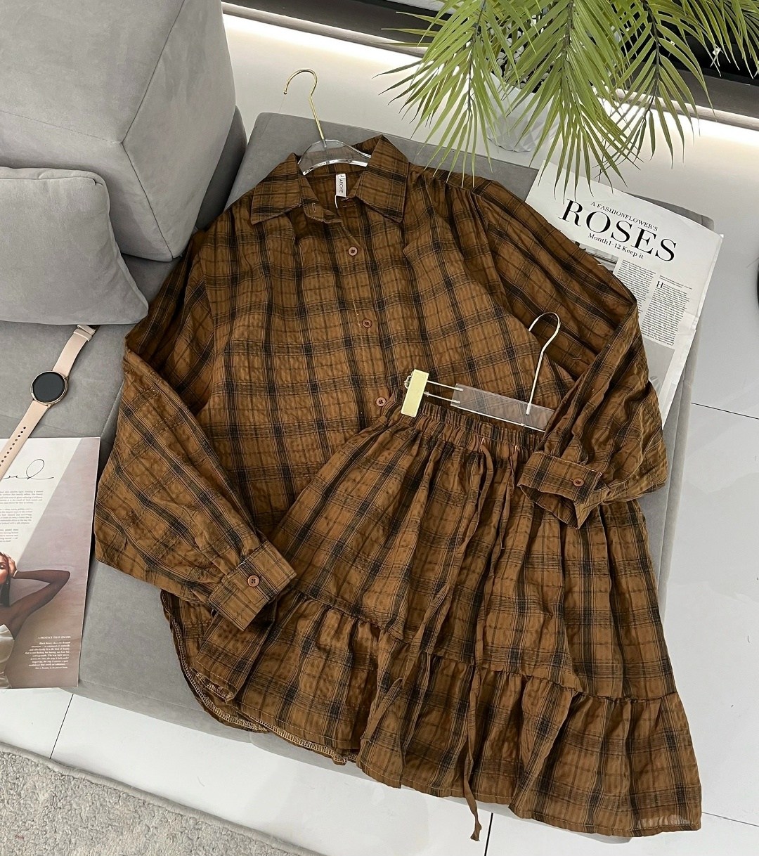 костюм с короткой юбкой и рубашкой в клетку,костюм в клетку с юбкой,костюм рубашка с юбкой,костюм в клетку,стильные костюмы