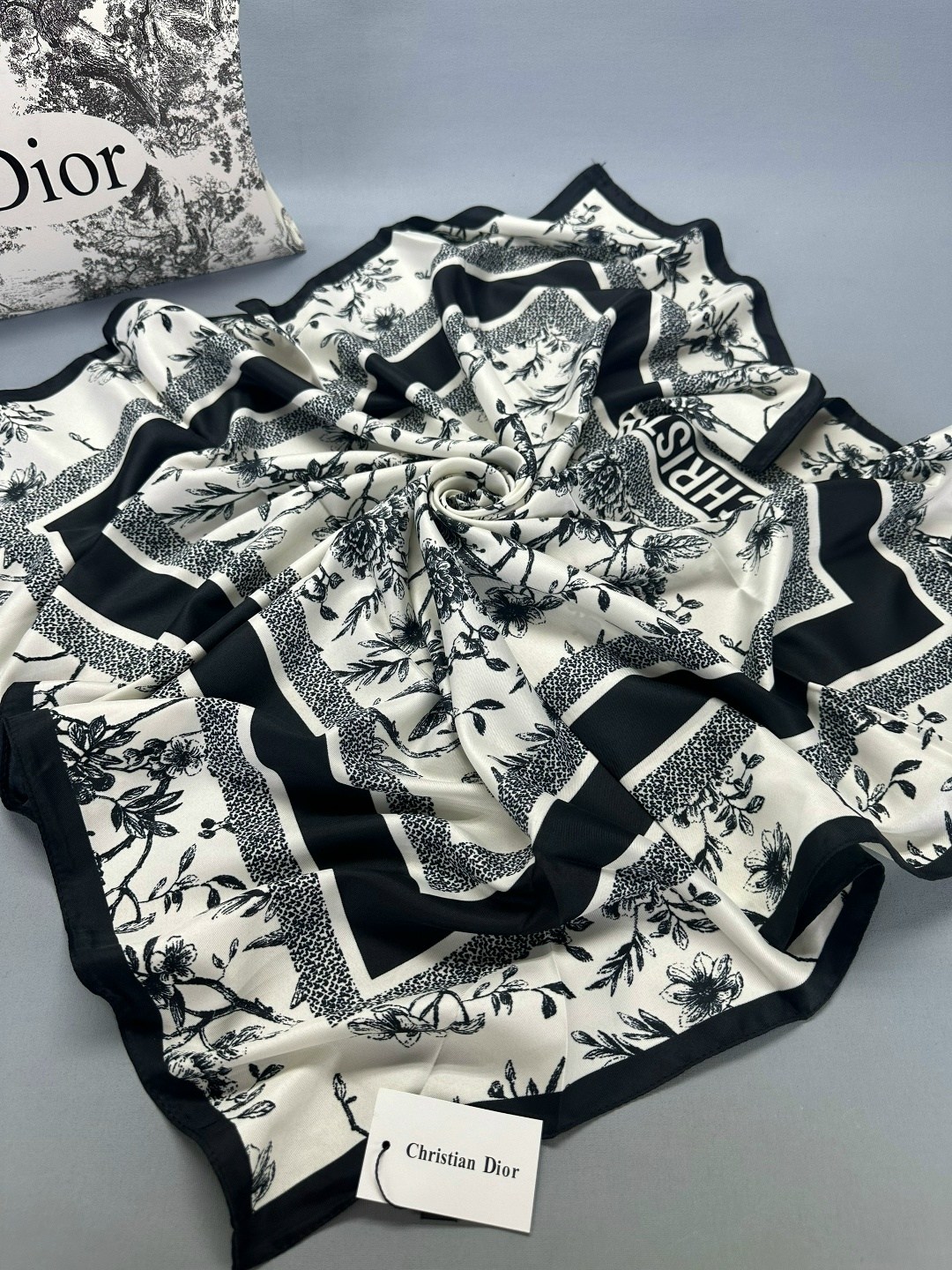брендовый платок,платок женский шелковый,платок диор,женские платки,платки шелковые