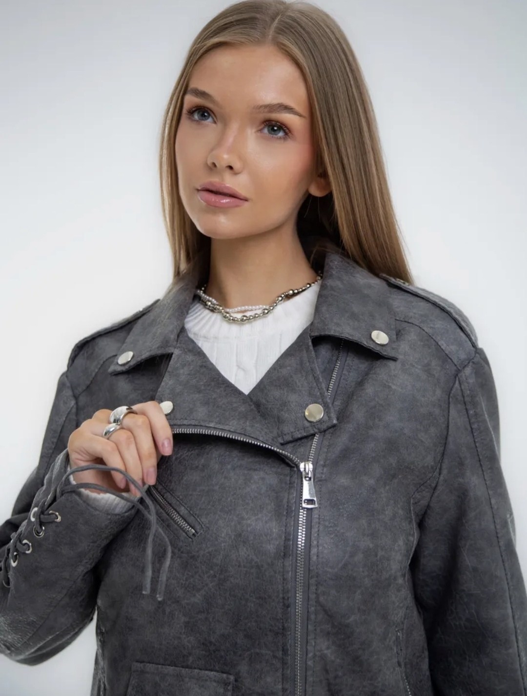 куртка косуха,косуха кожаная куртка оверсайз укороченная,косуха куртка кожаная,косуха кожаная куртка оверсайз,косуха серая винтажная куртка кожаная оверсайз aftfbasic