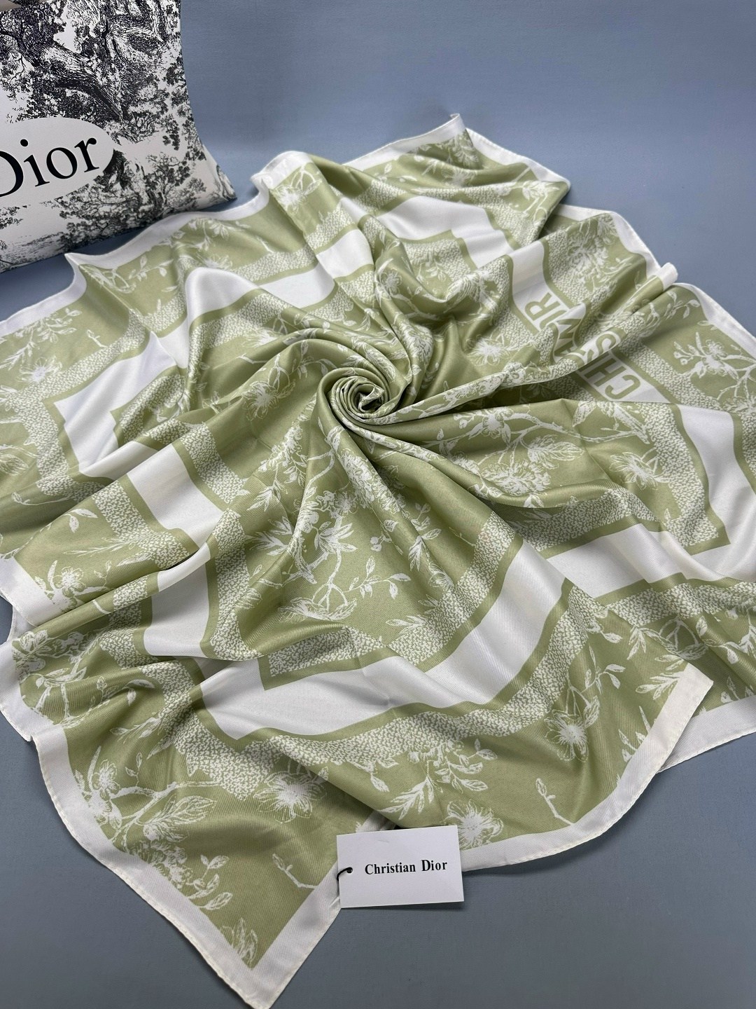 брендовый платок,платок женский шелковый,платок диор,женские платки,платки шелковые