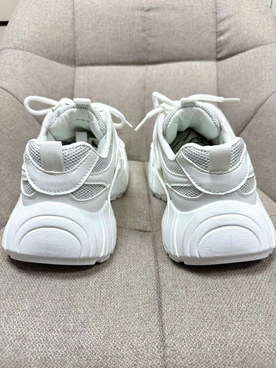 женские кроссовки,кроссовки мода,белые кроссовки,массивные кроссовки,женские массивные кроссовки