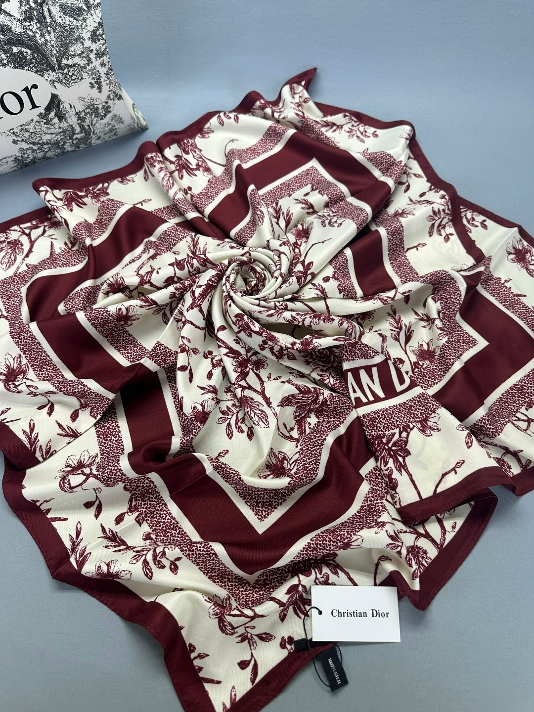 брендовый платок,платок женский шелковый,платок диор,женские платки,платки шелковые