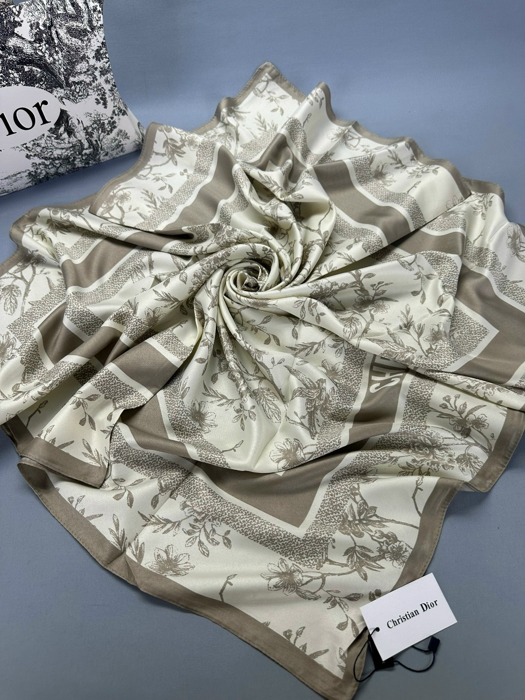 брендовый платок,платок женский шелковый,платок диор,женские платки,платки шелковые