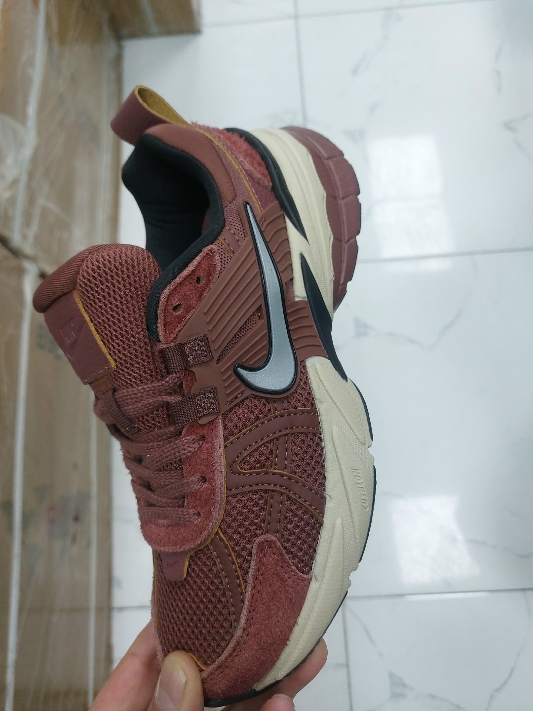 кроссовки nike v2k run,nike кроссовки,кроссовки nike v2k run w серый серебряный,кроссовки nike v2k run "summit white metallic silver" women's,женские кроссовки