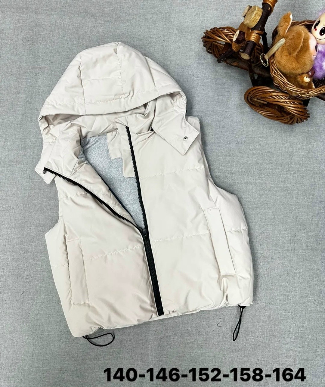 жилетка женская,жилетка,теплый жилет,женский жилет,жилетка с капюшоном