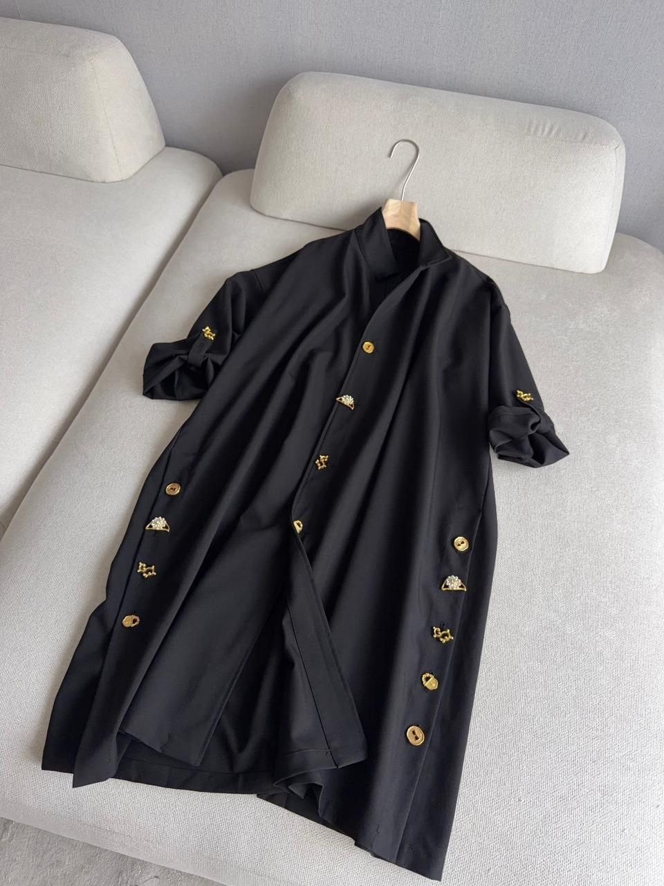 платье с поясом,черное платье с поясом,стильные наряды,мода модная