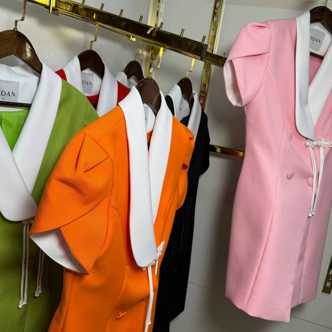 летнее женское платье,платье с отложным воротником,платье модное,модные женские платья,элегантные наряды