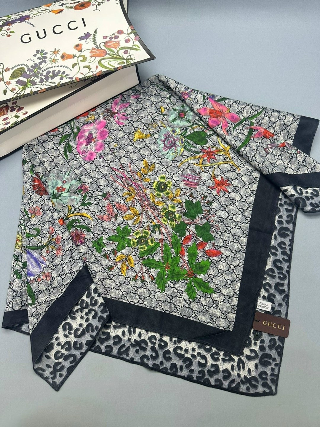 платок двухсторонний gucci 90/90,платок gucci,платок на голову и шею gucci,платок гуччи,шелковый платок gucci