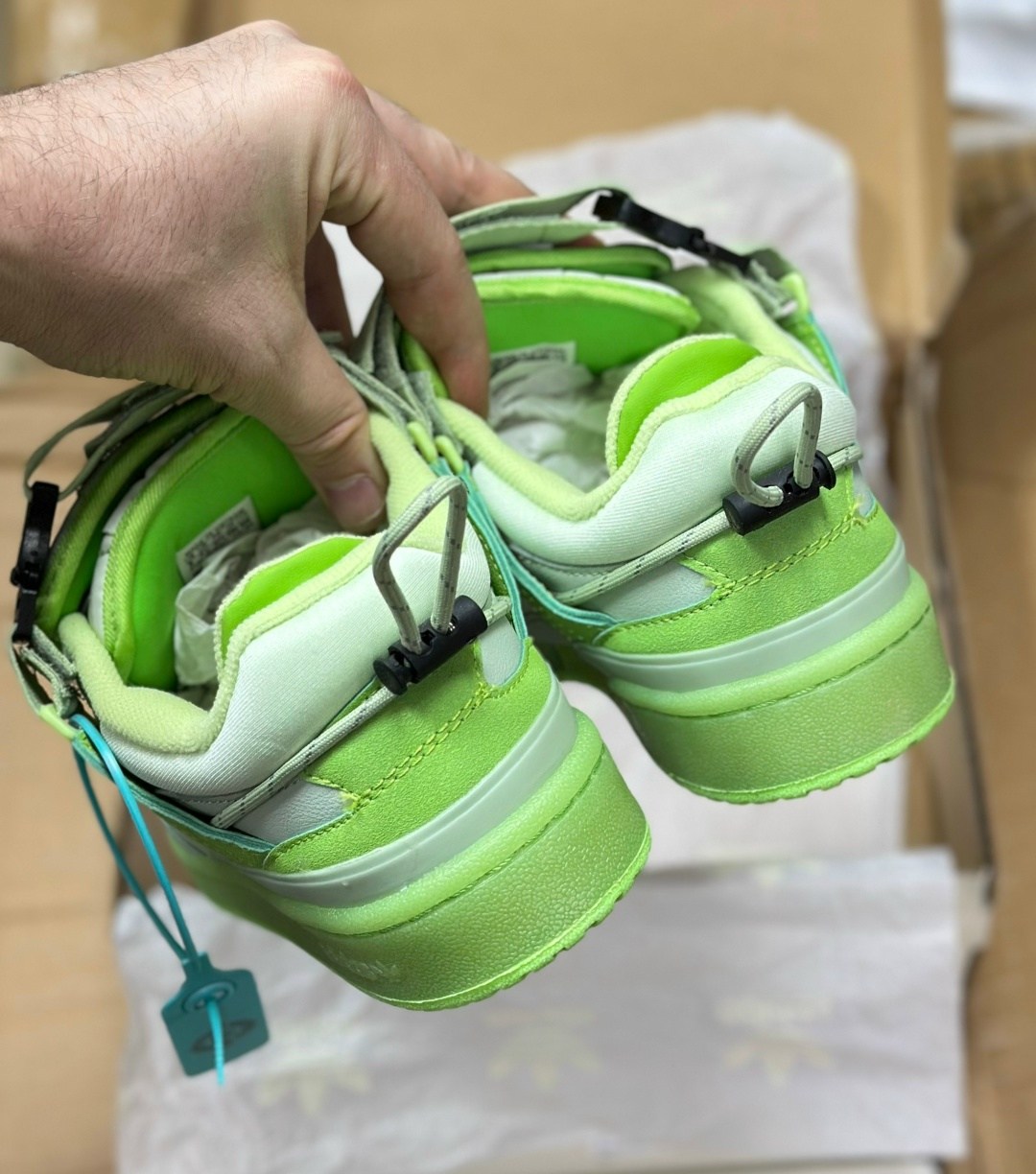 кроссовки адидас бэд банни,кроссовки adidas forum low bad bunny,adidas forum low зеленые bad bunny,кроссовки adidas,зеленые кроссовки адидас