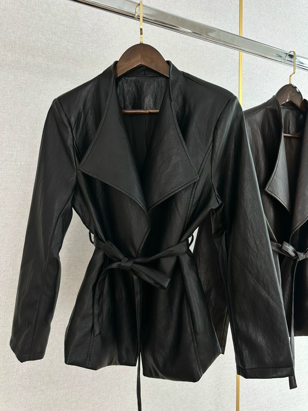 жакет из экокожи,кожаный пиджак женский,жакет,пиджак из экокожи женский,женский костюм