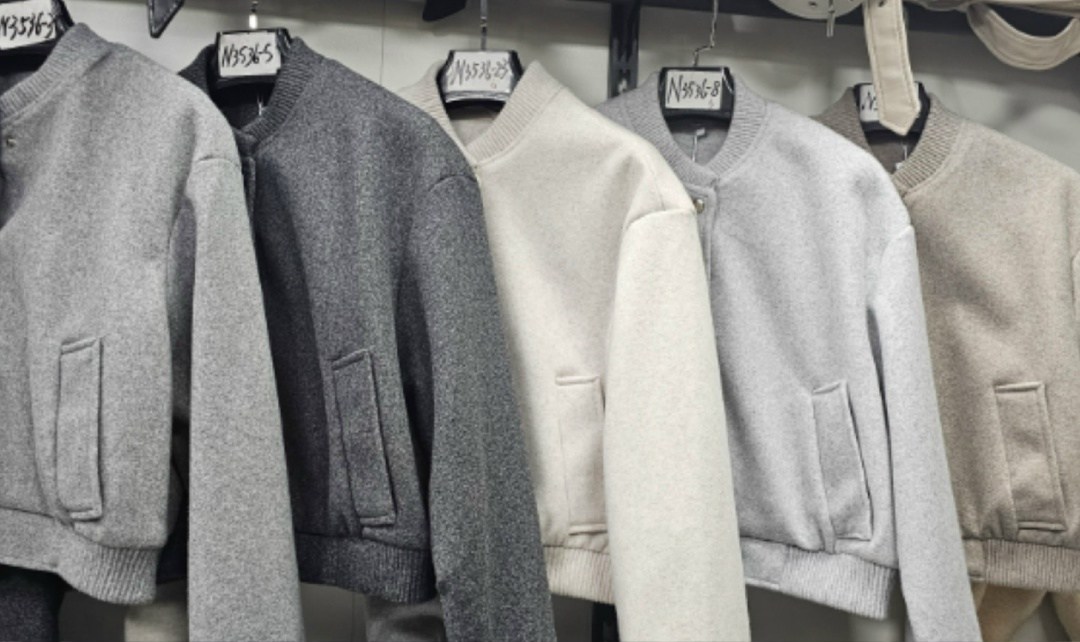 бомбер женский оверсайз песочный zara lime hm,бомбер летний оверсайз укороченный mymoll,куртка бомбер,бомбер оверсайз укороченный,бомбер hm женский оверсайз песочный