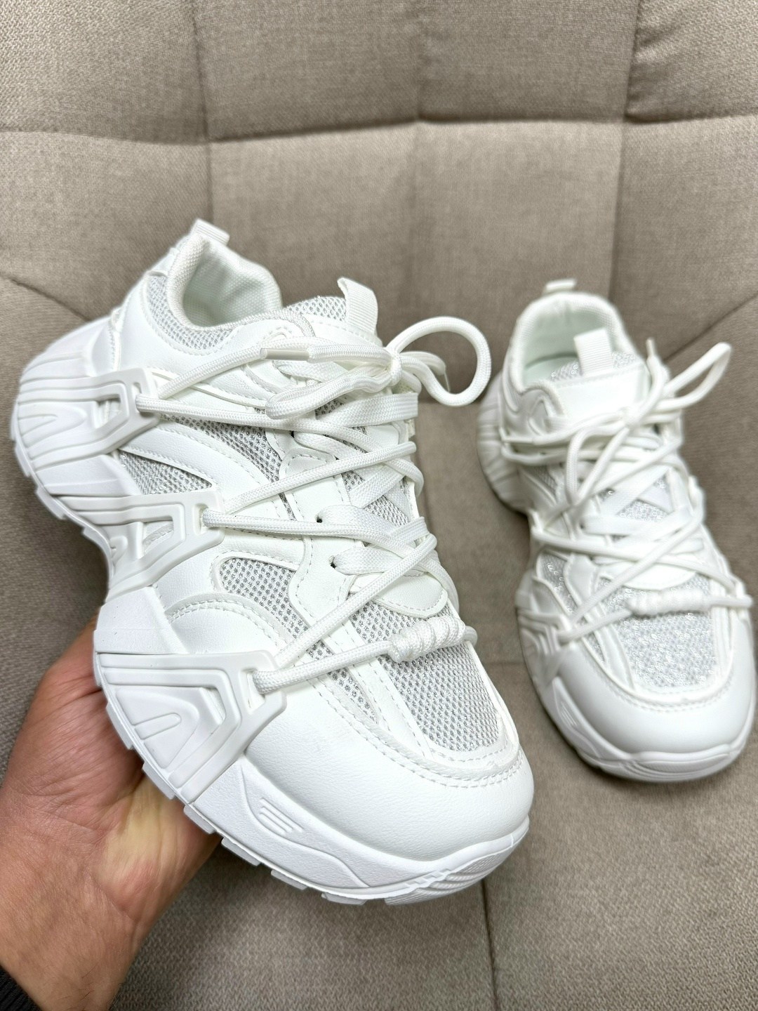 женские кроссовки,кроссовки мода,белые кроссовки,массивные кроссовки,женские массивные кроссовки