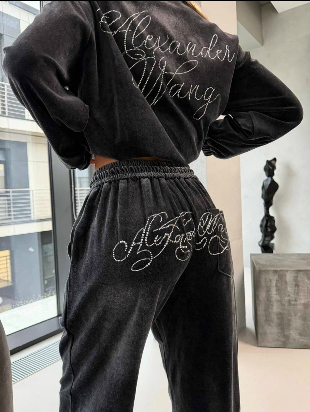 велюровый костюм женский,костюм велюровый,велюровый костюм джуси,велюровый костюм со стразами,спортивные брюки juicy couture anniversary crest del joyce черный