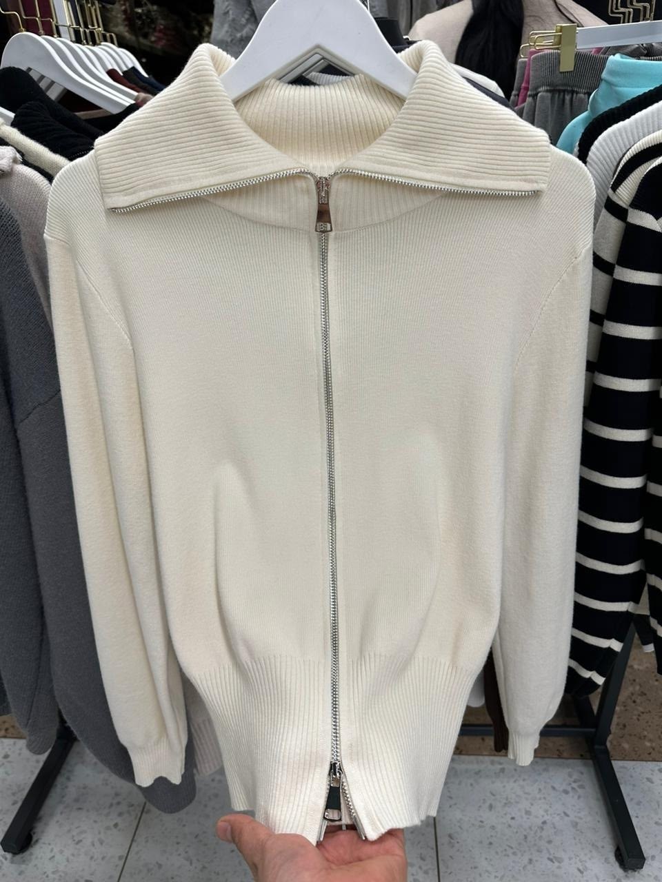кофта кардиган,кофта женская,бежевый кардиган mondammere,женский вязаный кардиган на молнии,кардиган на молнии