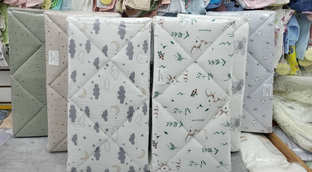 стеганый бортик в кроватку,комплект бортиков в кроватку,бортик в кроватку для новорожденных стеганый,комплект бортики,плоские бортики в кроватку