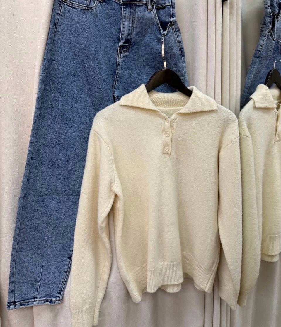 трикотажный джемпер,бежевый джемпер,джемпер,базовый джемпер,джемпер с воротником