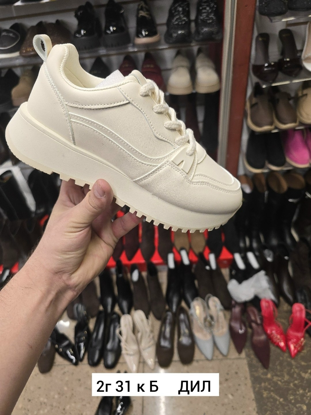 женские кроссовки,кроссовки для женщин,,бежевые кроссовки,кроссовки