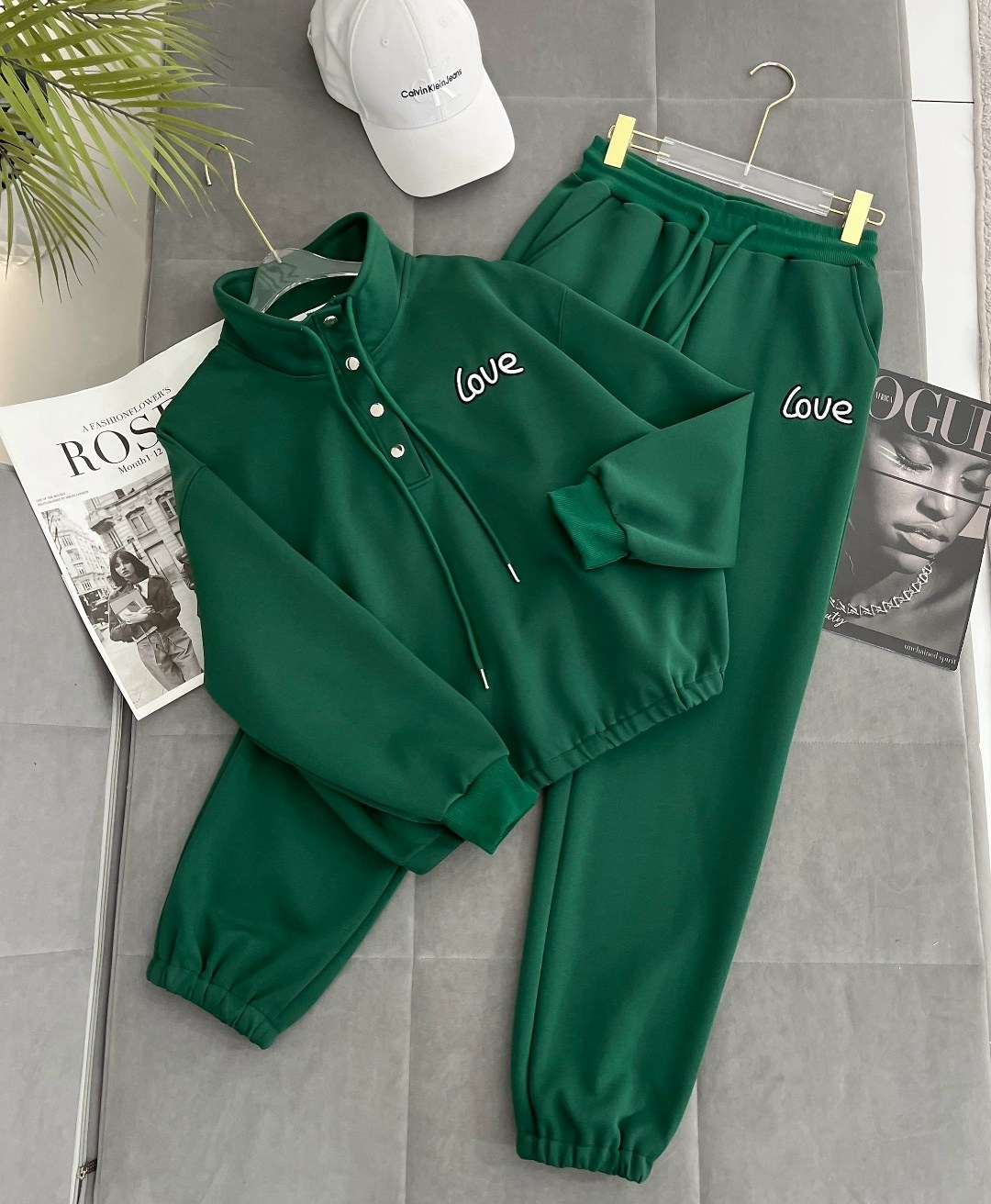 бежевый свитшот,свитшоты с круглым вырезом,трикотажные костюмы,костюм бежевый,свитшот с круглым вырезом