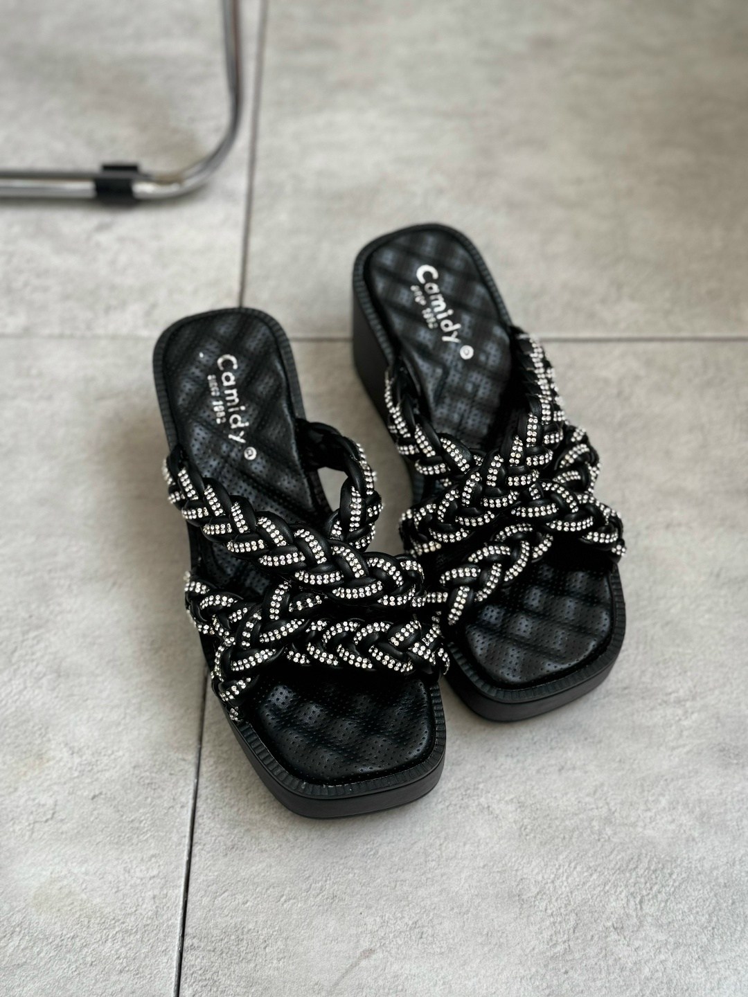 ,шлепанцы женские,шлепки женские,модные шлепанцы,модные шлепки