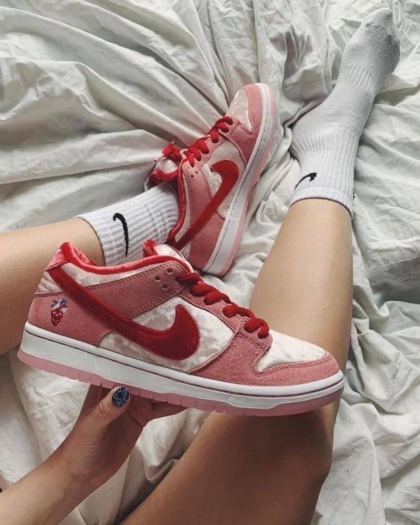 кроссовки nike sb dunk low strangelove,nike sb dunk low strangelove,кроссовки nike sb dunk low x strangelove,кроссовки nike sb dunk low,кроссовки