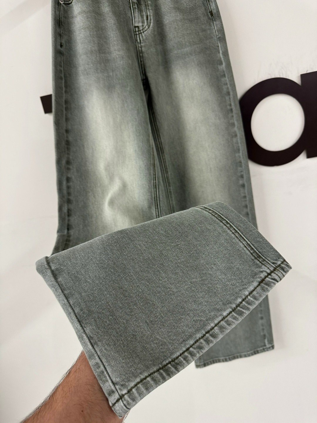 джинсы широкие,широкие женские джинсы,джинсы,женские джинсы,джинсы женские с широкими штанинами