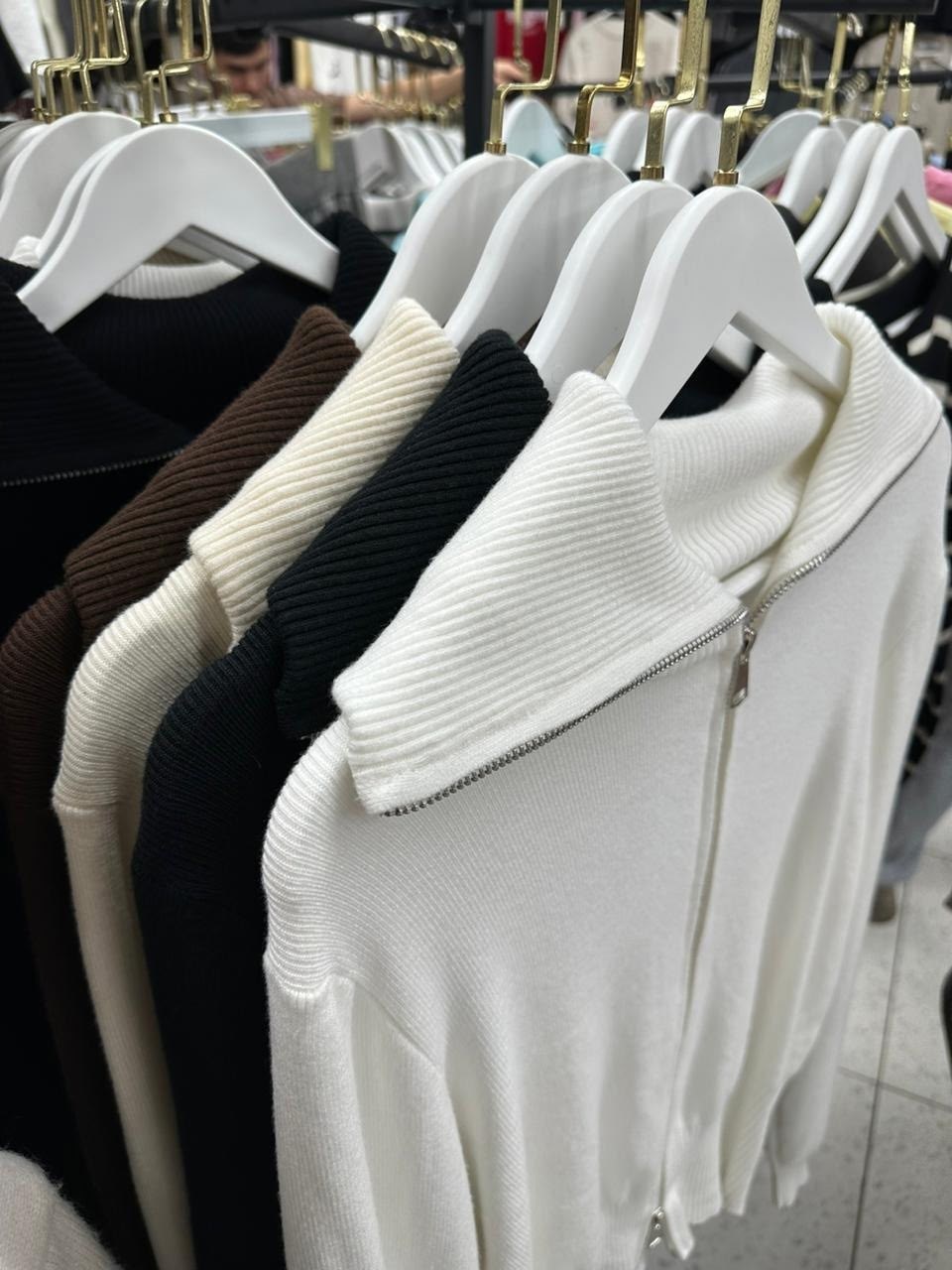 кофта кардиган,кофта женская,бежевый кардиган mondammere,женский вязаный кардиган на молнии,кардиган на молнии