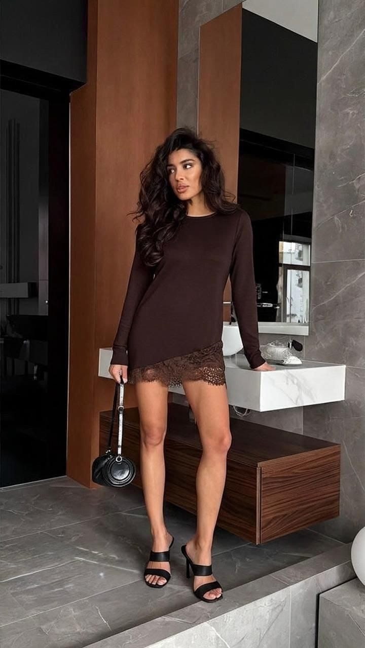 платье с кружевами,длинное трикотажное платье с кружевом,платье с кружевом внизу,трикотажное платье с кружевом,платье трикотажное с кружевом по низу