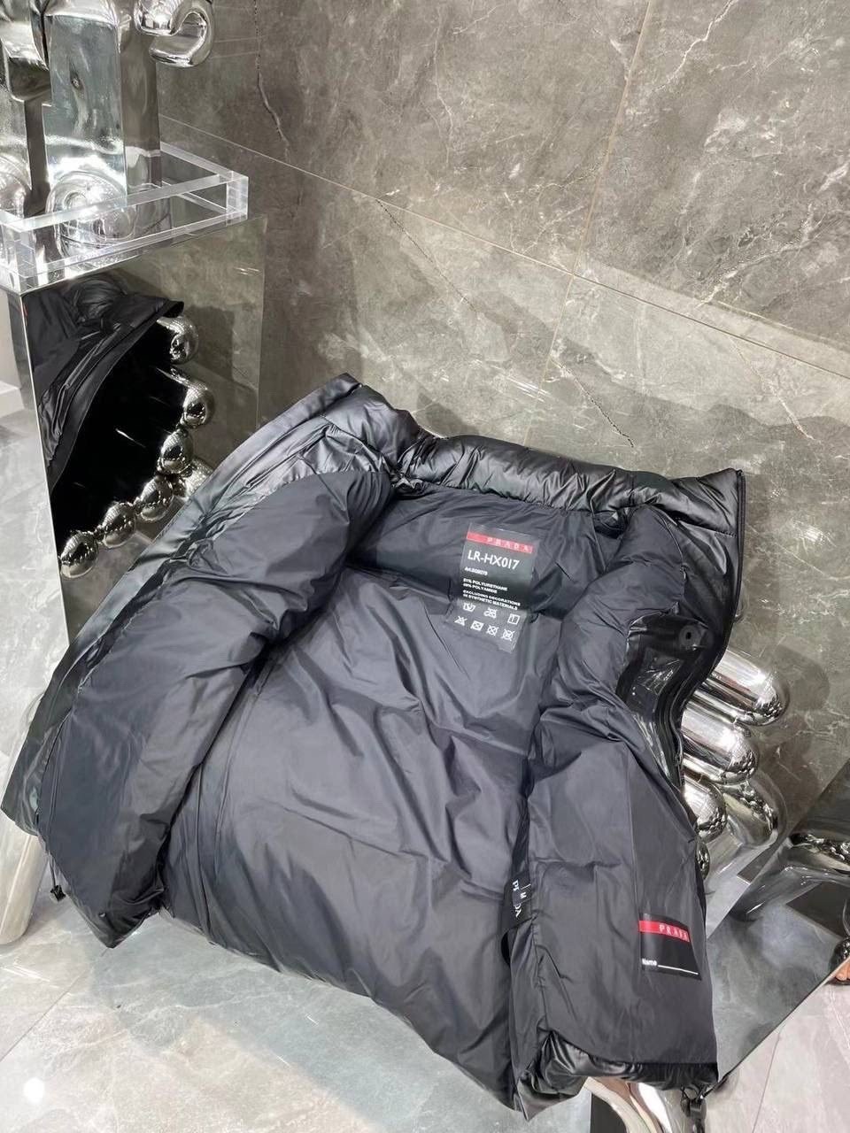 женский короткий ветрозащитный жилет prada на утином пуху,мужской жилет prada,пуховый жилет prada премиум,жилетка prada,пуховый жилет prada