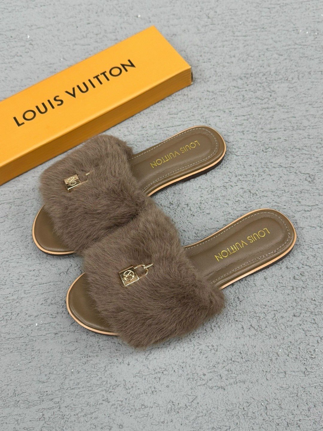 тапочки louis vuitton,тапочки женские,меховые тапки,меховые тапочки,тапки с мехом