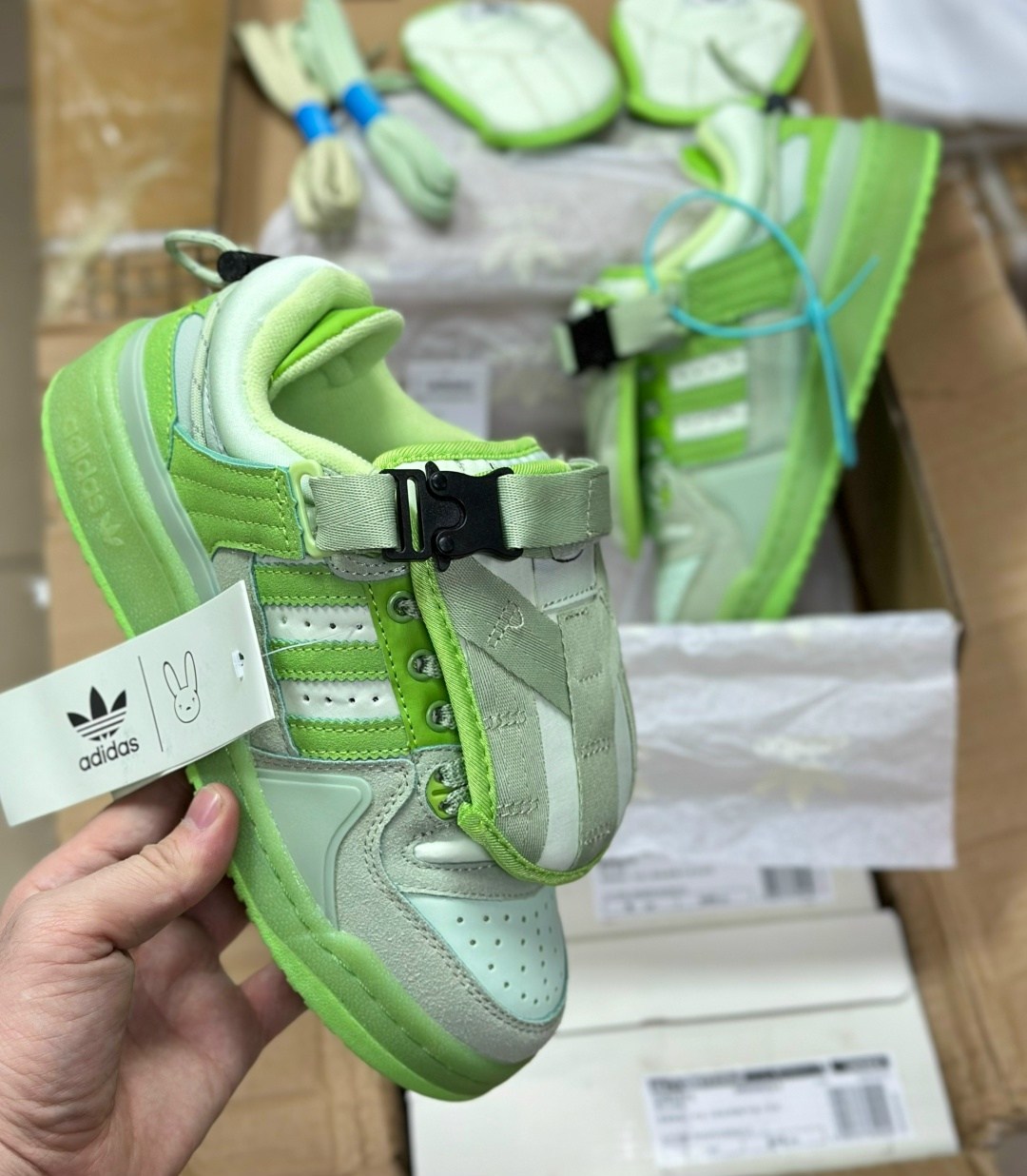 кроссовки адидас бэд банни,кроссовки adidas forum low bad bunny,adidas forum low зеленые bad bunny,кроссовки adidas,зеленые кроссовки адидас