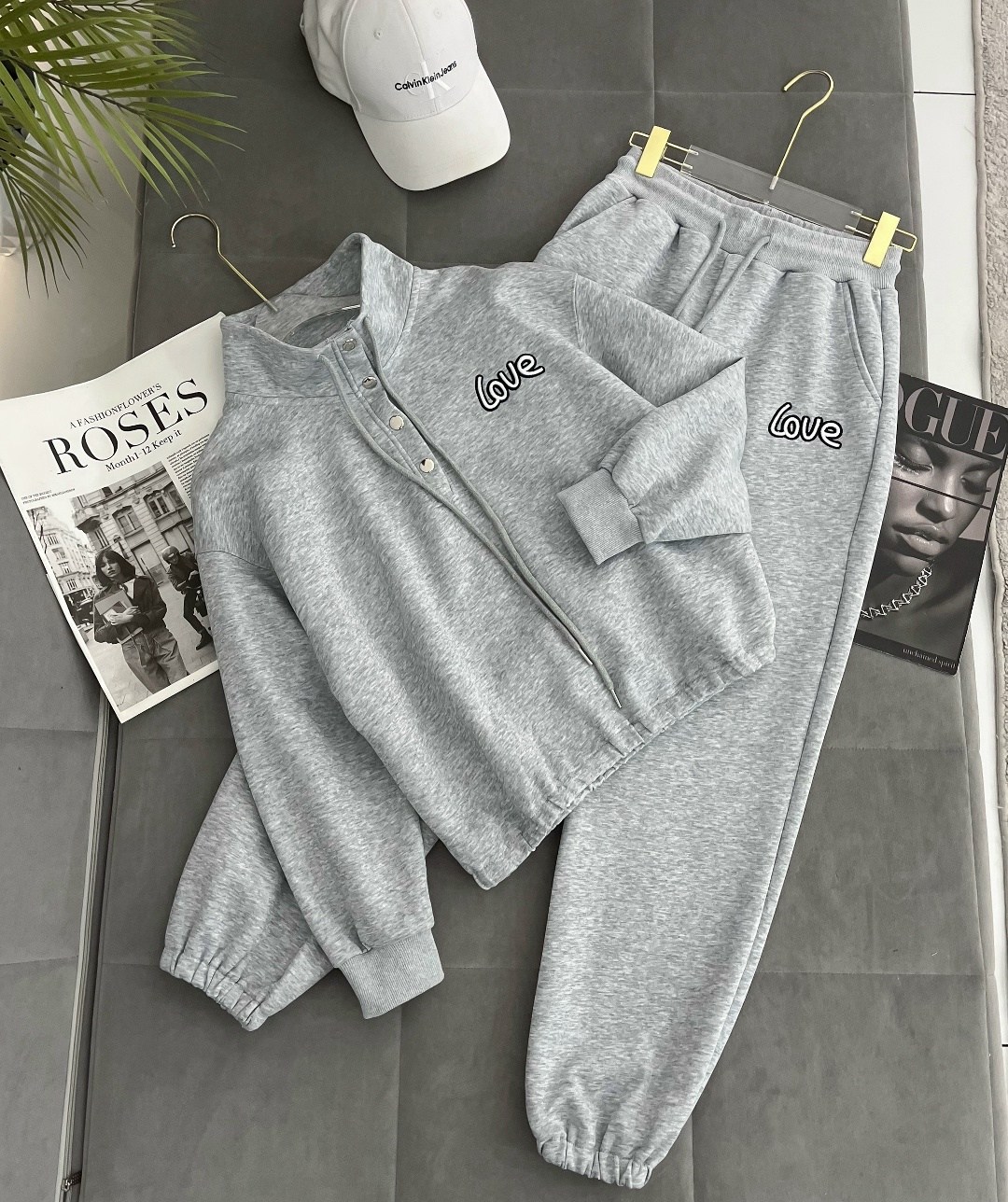 бежевый свитшот,свитшоты с круглым вырезом,трикотажные костюмы,костюм бежевый,свитшот с круглым вырезом