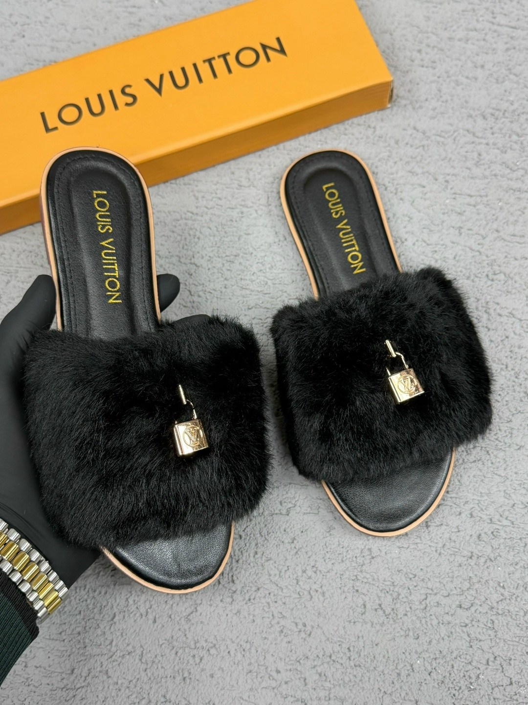 тапочки louis vuitton,тапочки женские,меховые тапки,меховые тапочки,тапки с мехом