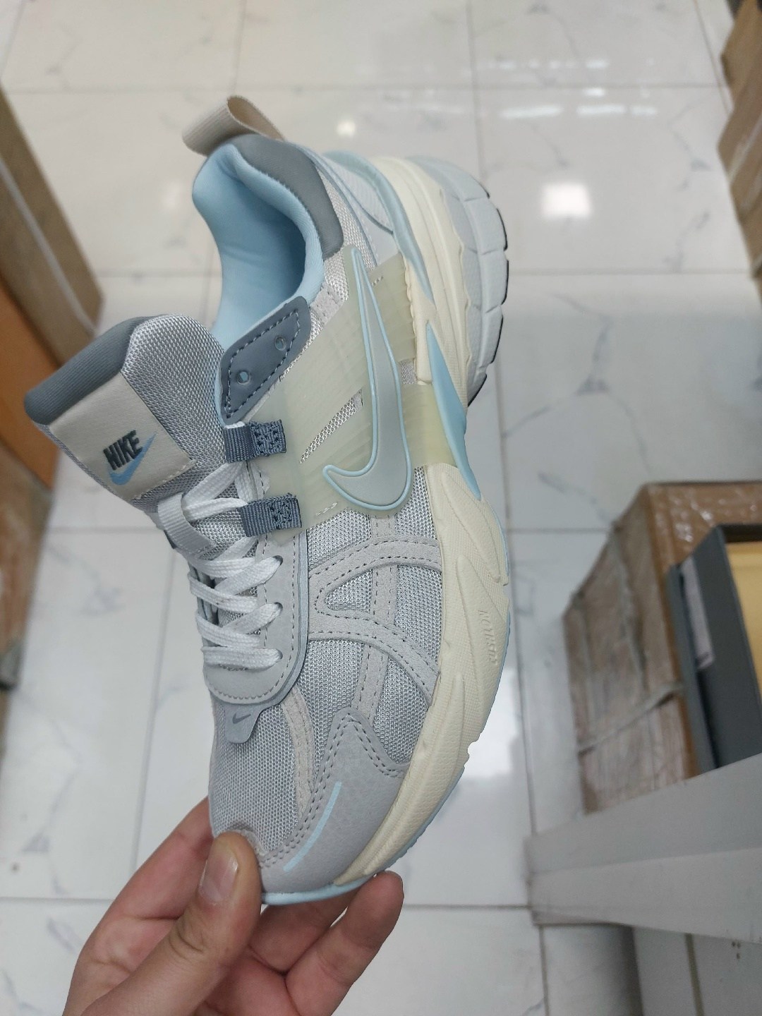 кроссовки nike v2k run,nike кроссовки,кроссовки nike v2k run w серый серебряный,кроссовки nike v2k run "summit white metallic silver" women's,женские кроссовки