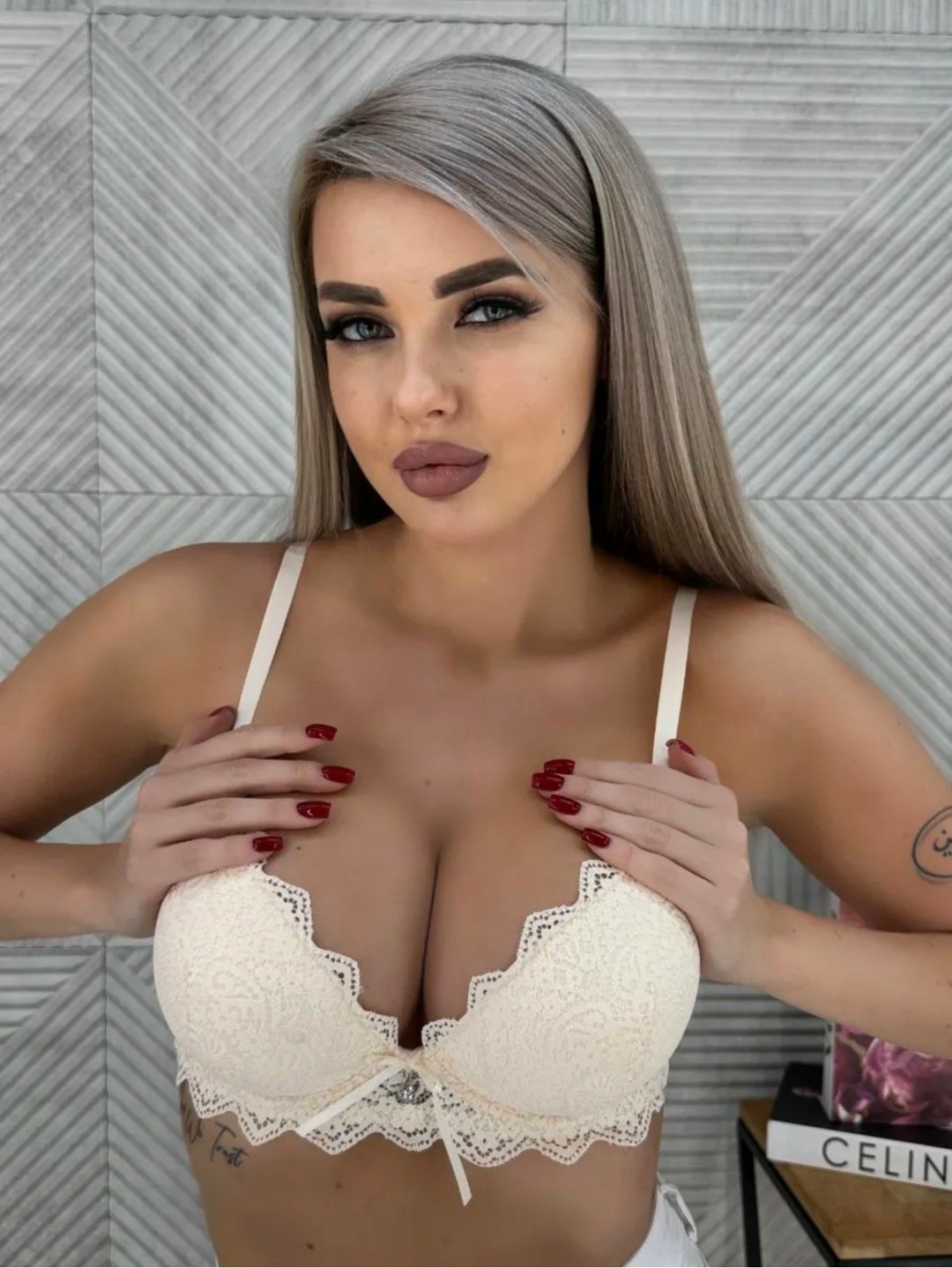 бюстгальтер красный,бюстгальтер женские,бюстгальтер,модели бюстгальтера,бюстгальтер бюстье