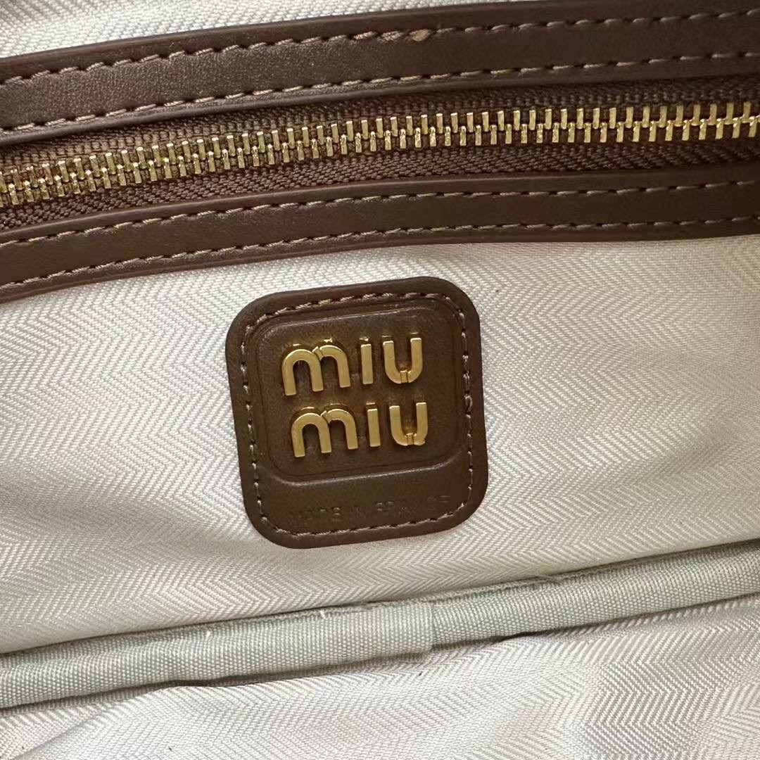 сумка в образе miu miu замша размер 28/14 см,женская замшевая сумка miu miu arcadie коричневая,сумка замшевая,сумка замшевая новая miu miu (28x13 см),сумка miu miu