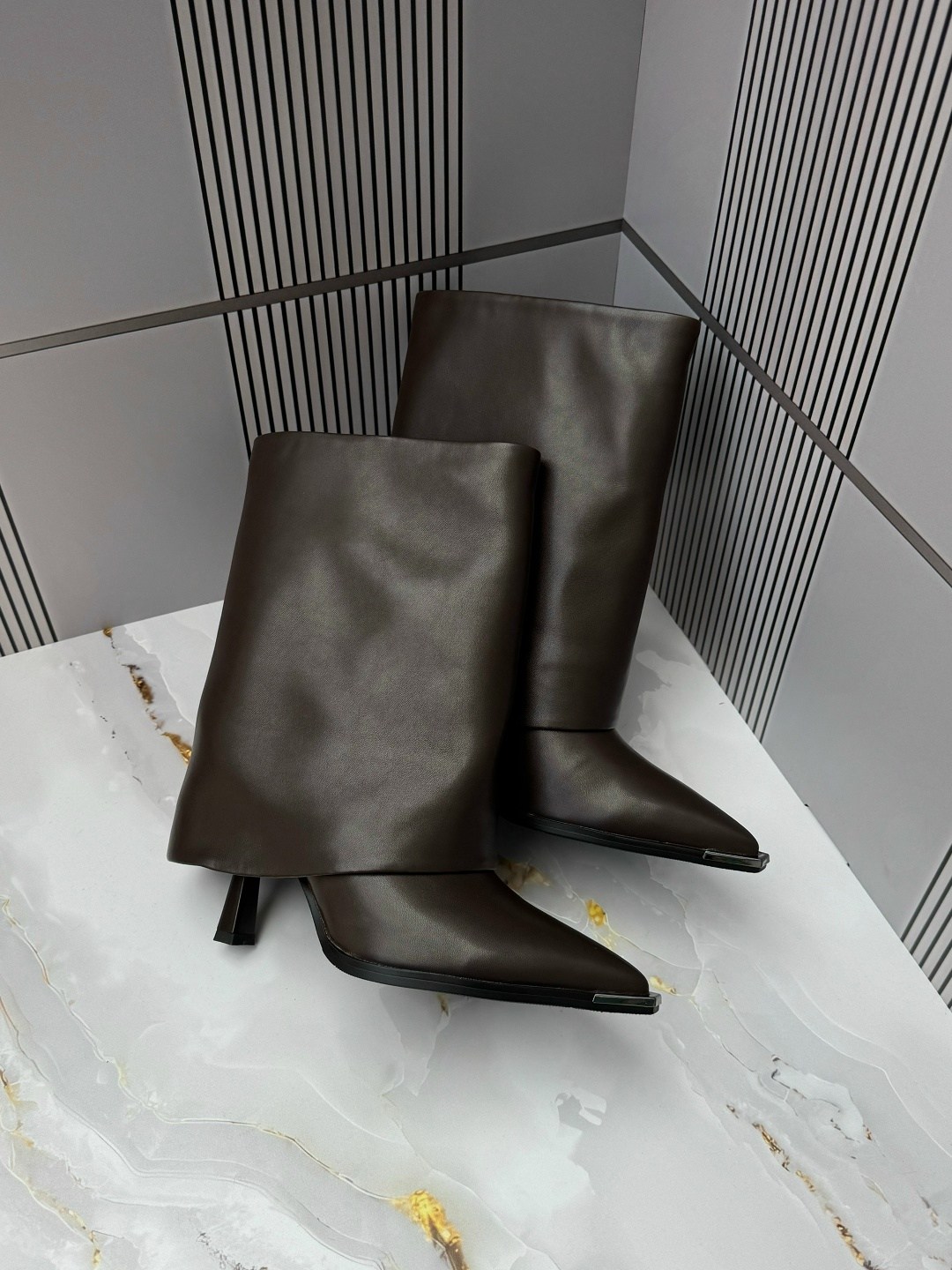 сапоги,женские сапоги,сапожки,женские современные сапоги до колена на высоком каблуке,кожаные сапоги