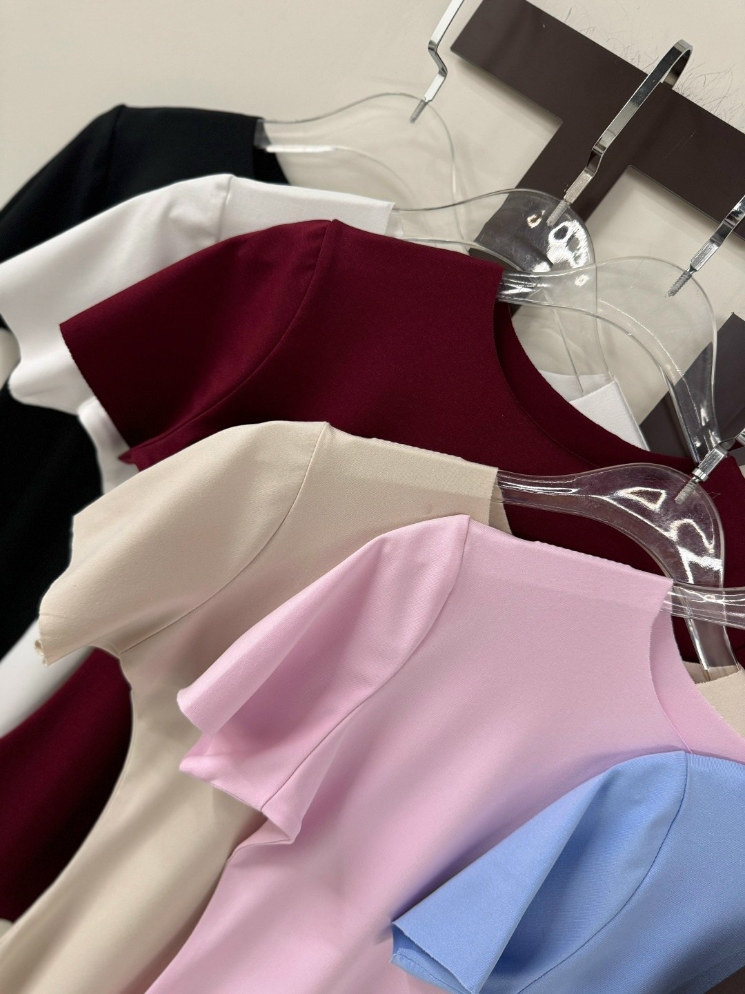 футболки женская,базовая футболка женская,футболки модные,облегающая футболка женская,футболка тонкая женская