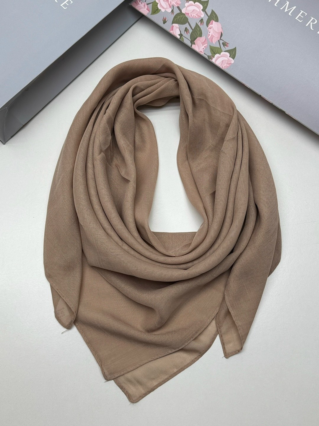 шелковый однотонный платок,платок женский однотонный 100*100 см арт. 1218461,платок однотонный,платок женский,однотонный женский платок