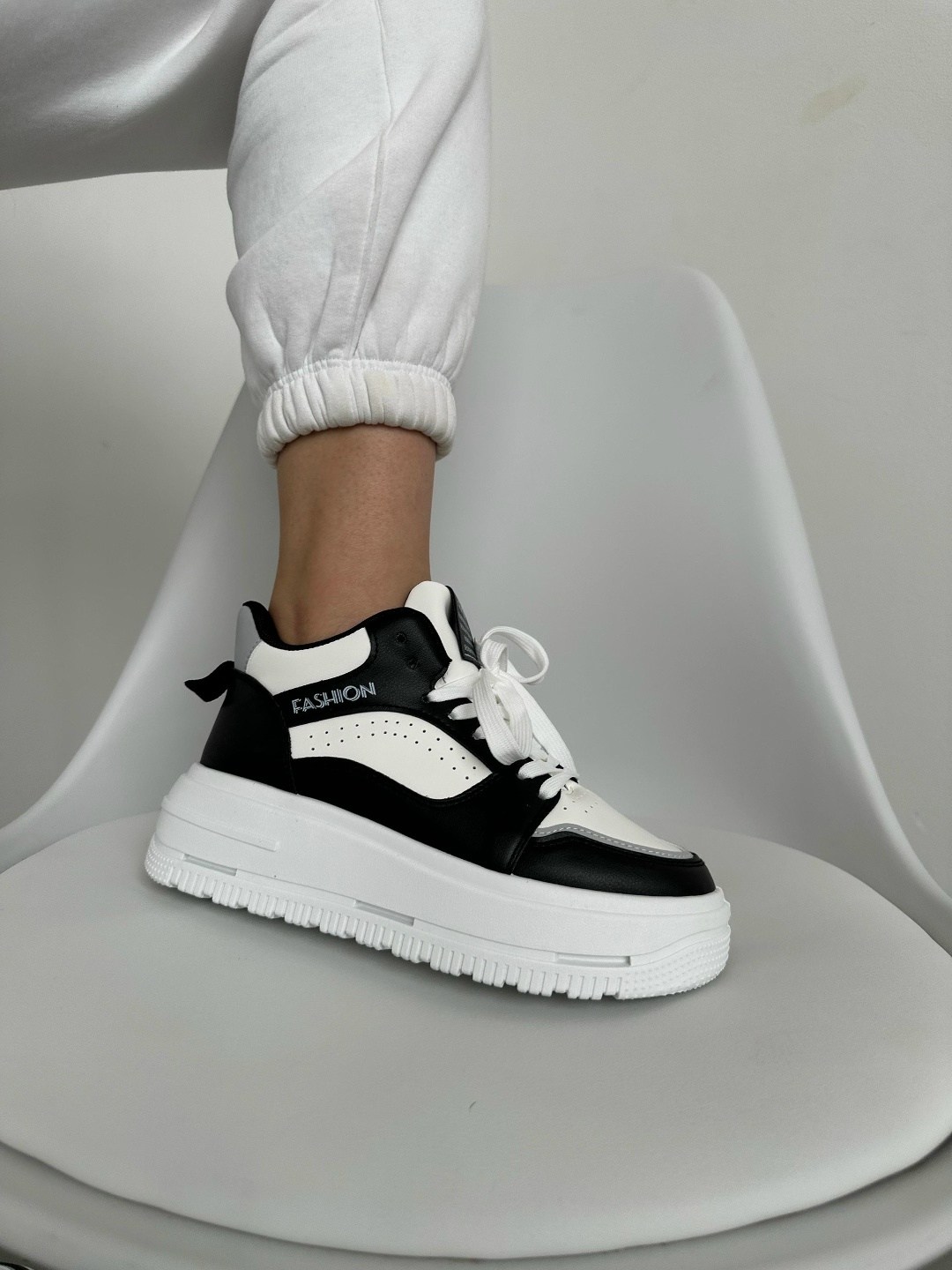 женские кроссовки,, женская,спортивная ,модные кроссовки