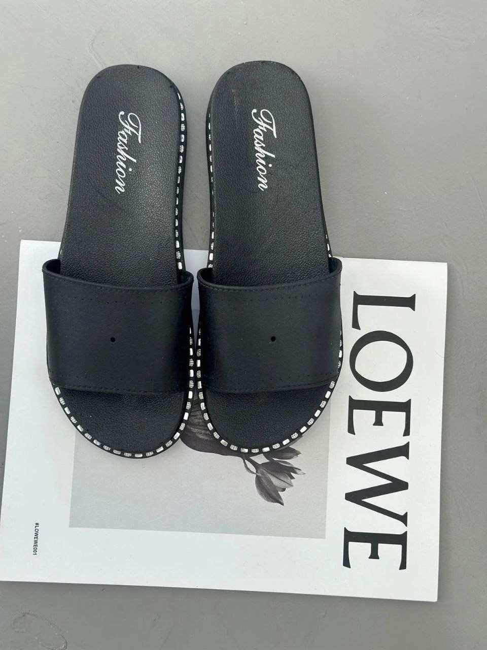 ,шлепанцы женские,женские тапки,шлепки кожаные на низкой платформе,шлепки кожаные alba