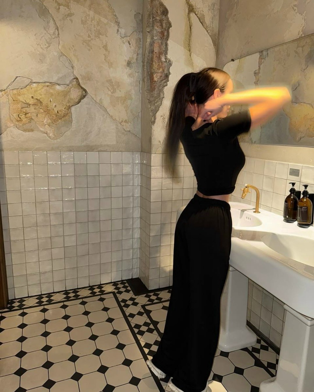 девушка,стильные наряды,стильная одежда,,кроп топ женский