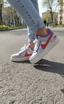Кроссовки