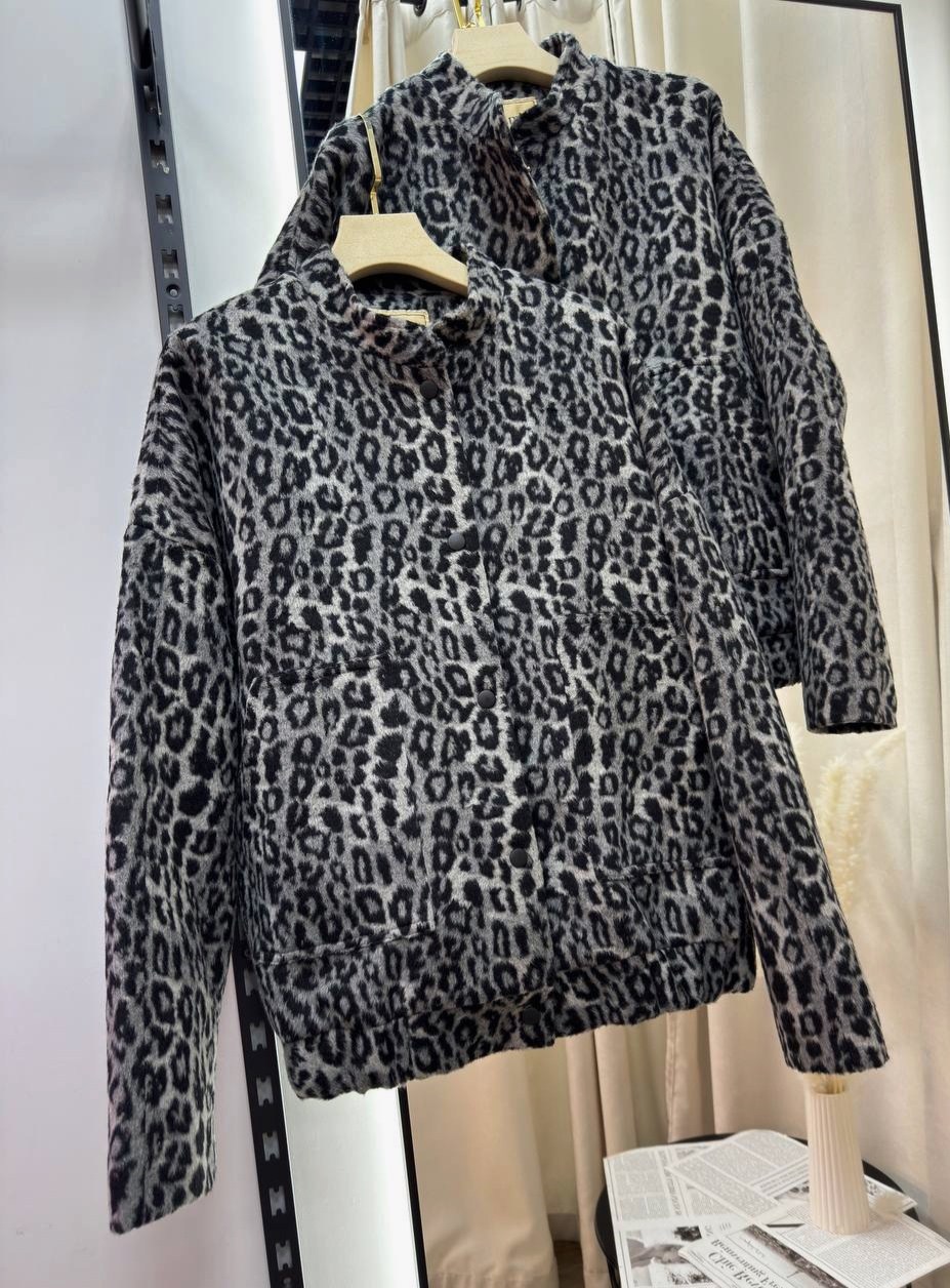 рубашка джинсовая оверсайз с леопардовым принтом missnatavi,куртка бомбер,женская куртка бомбер,модная женская куртка,куртка леопардовая